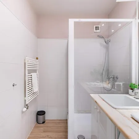 公寓 Sunny And 3-bedroom Penthouse With Garage