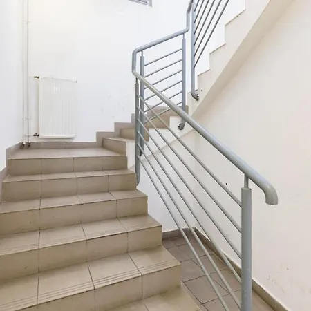 Sunny And Penthouse With Private Garage Budapest