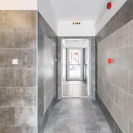 Sunny And Penthouse With Private Garage