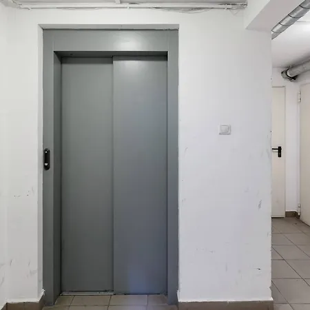 Sunny And Penthouse With Private Garage Apartment Budapest