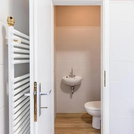 Sunny And Penthouse With Private Garage
