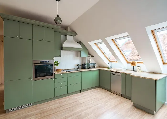 Sunny And 3-bedroom Penthouse With Garage * Budapest
