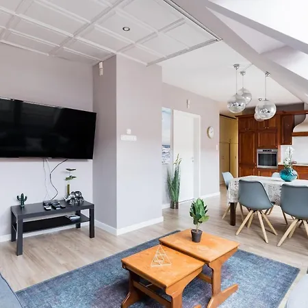 アパート Sunny And 3-bedroom Penthouse With Garage *