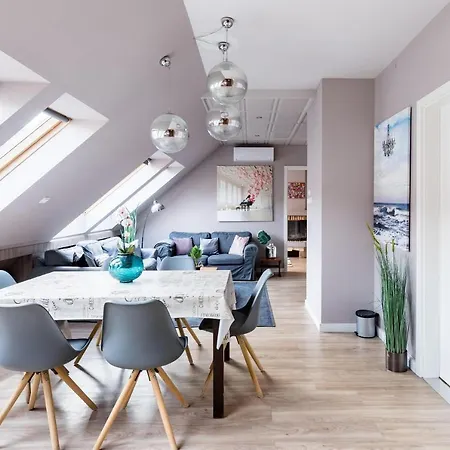 Sunny And 3-bedroom Penthouse With Garage 부다페스트