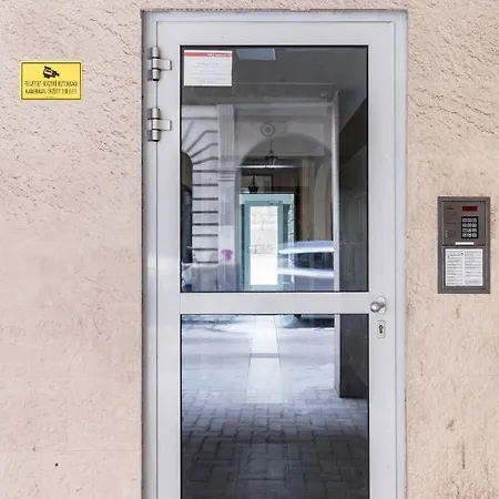 アパート Sunny And 3-bedroom Penthouse With Garage ブダペスト