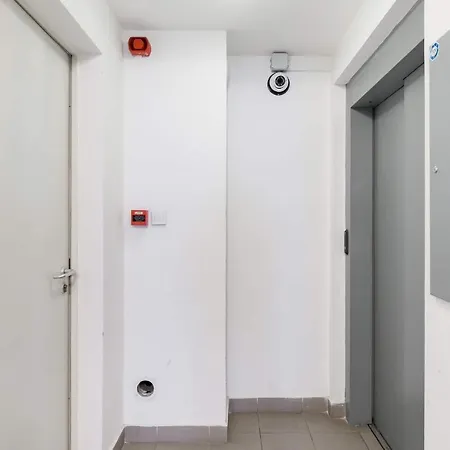 アパート Sunny And 3-bedroom Penthouse With Garage ブダペスト