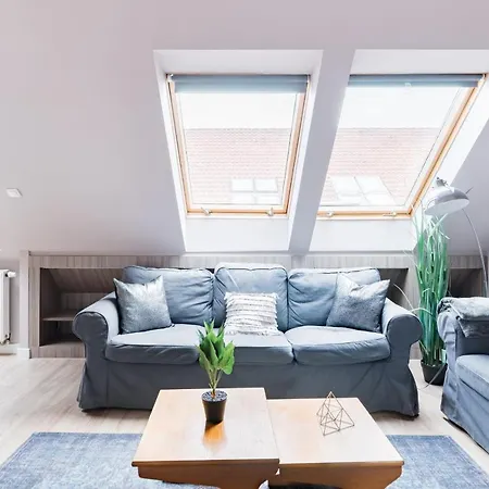 アパート Sunny And 3-bedroom Penthouse With Garage ブダペスト