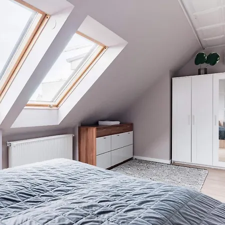 アパート Sunny And 3-bedroom Penthouse With Garage *