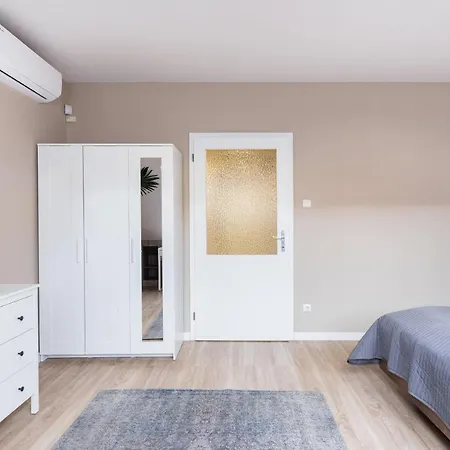 アパート Sunny And 3-bedroom Penthouse With Garage