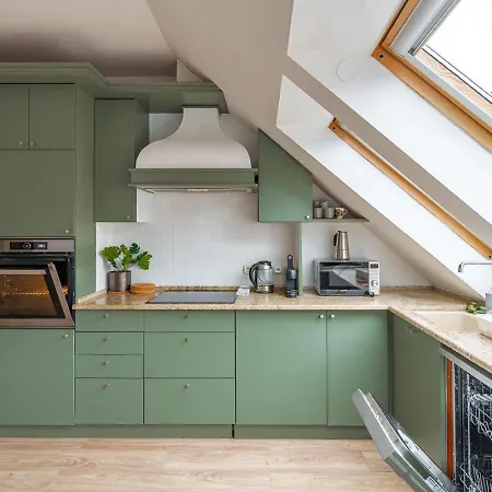 Sunny And 3-bedroom Penthouse With Garage *