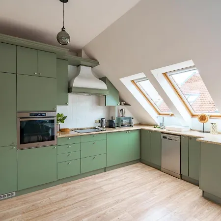 Sunny And 3-bedroom Penthouse With Garage * Будапешт