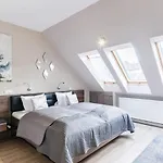 Sunny And 3-bedroom Penthouse With Garage * Budapesta