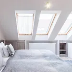 Sunny And 3-bedroom Penthouse With Garage Apartament Budapesta