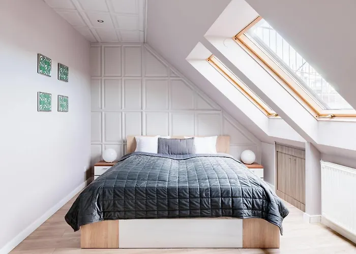 Sunny And 3-bedroom Penthouse With Garage Apartmán